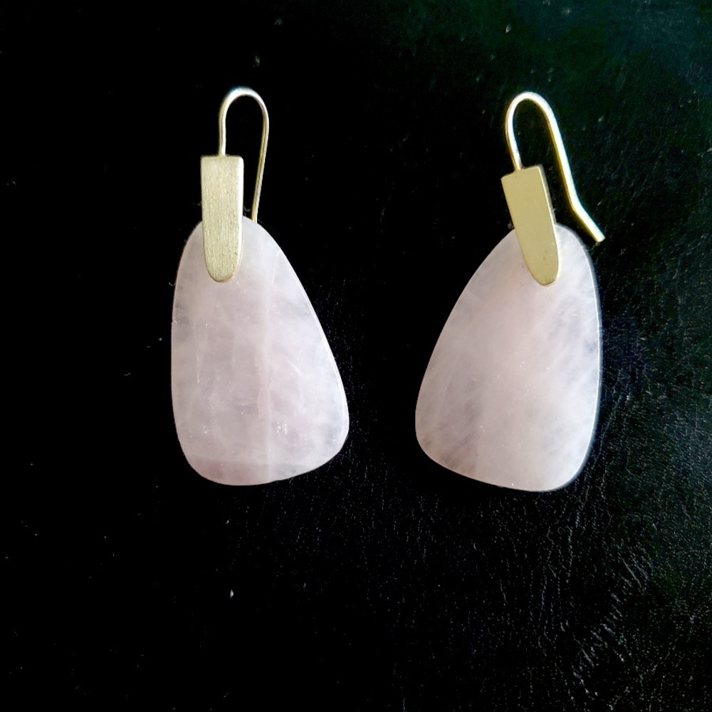 Kendra Scott pink stone earrings.